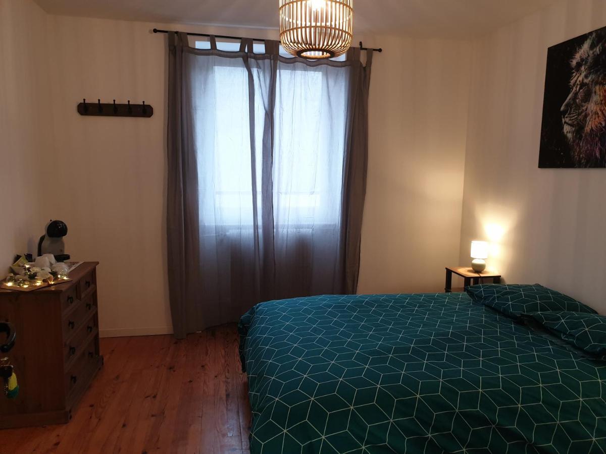 Sas Road Runner Cafe Bed & Breakfast Egliseneuve-d'Entraigues Exterior photo